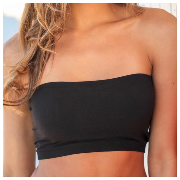 ✨RESTOCKED✨Black bandeau top - Picture 3 of 4